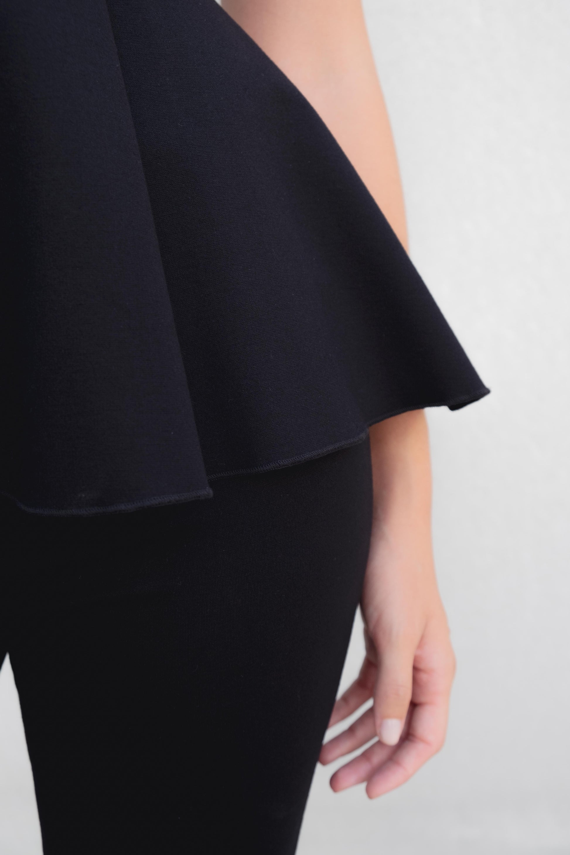 Pantalón flare negro punto campana tiro alto