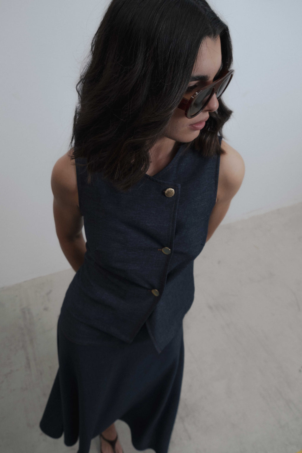 Chaleco cruzado de efecto denim con cuello redondo y botones para mujer