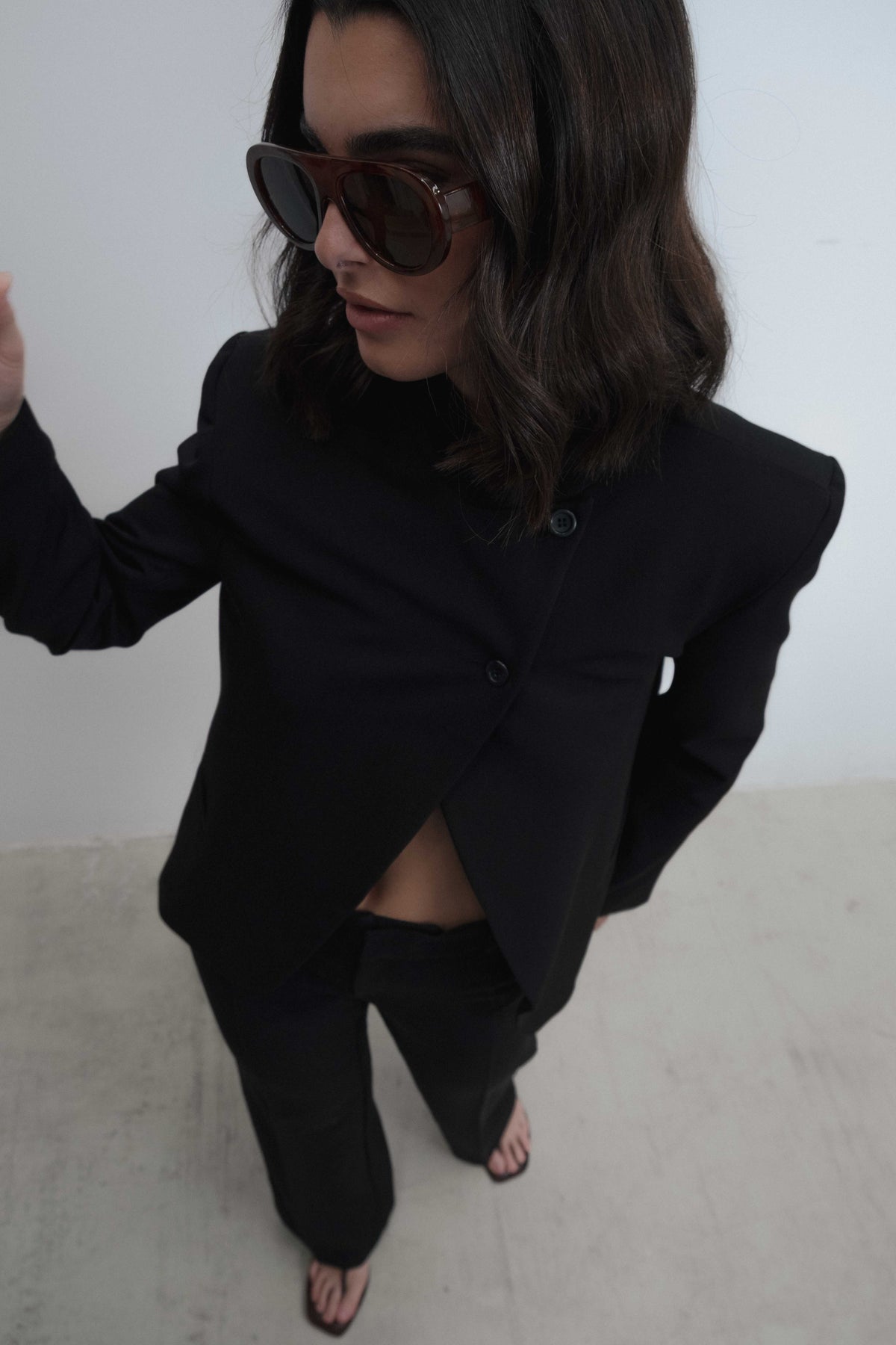 Blazer elegante de cuello alto con forro interior y cierre de botones