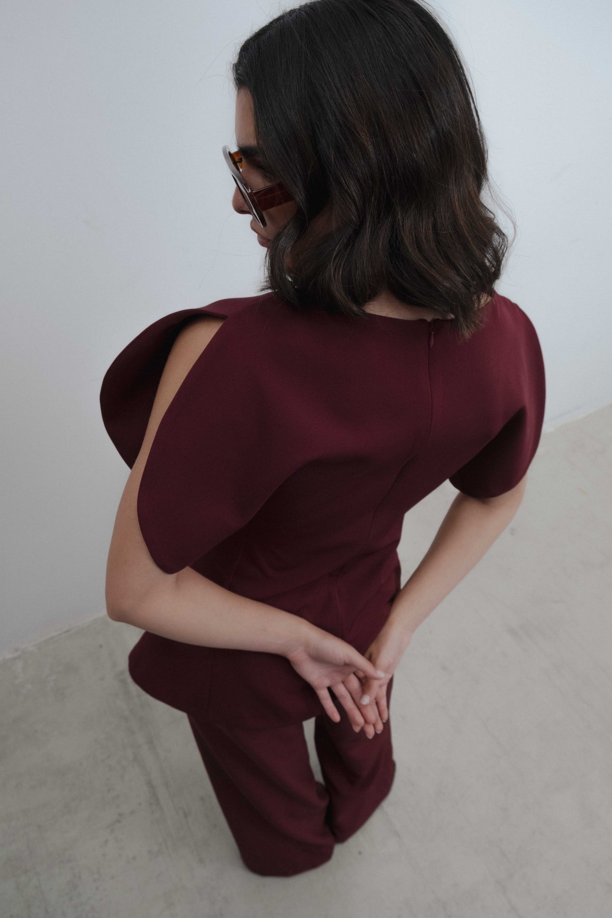 Pantalón fluido de tiro alto con pernera ancha y cierre lateral invisible para mujer