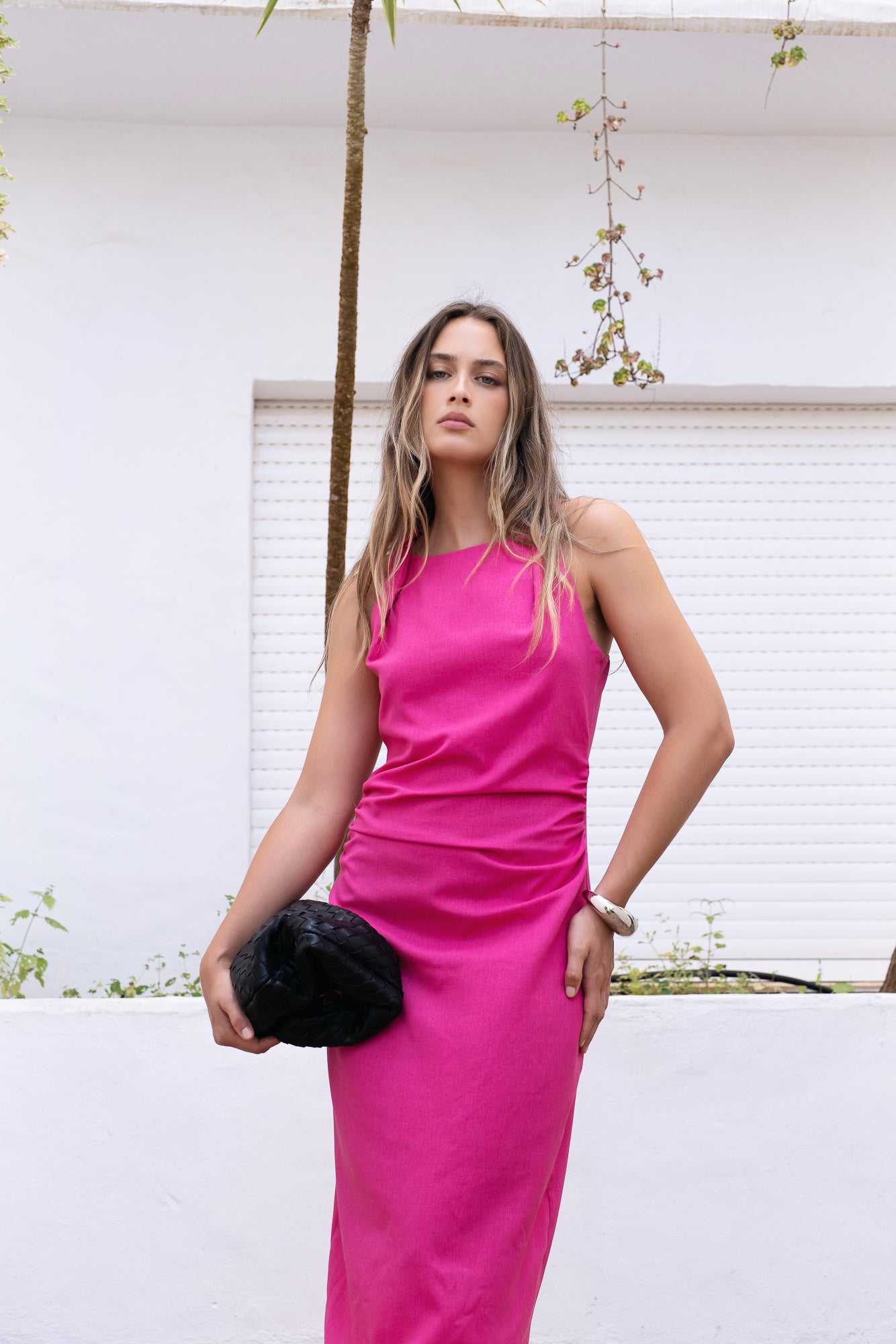 Vestido midi casual de lino para mujer de cuello redondo sin mangas, vestido ligero de diario liso con escote en V color rosa fucsia o beige