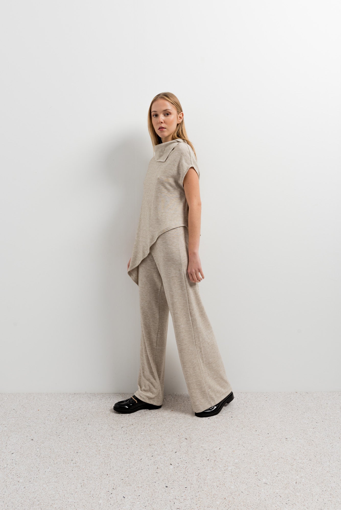 Jersey asimétrico efecto capa de manga corta