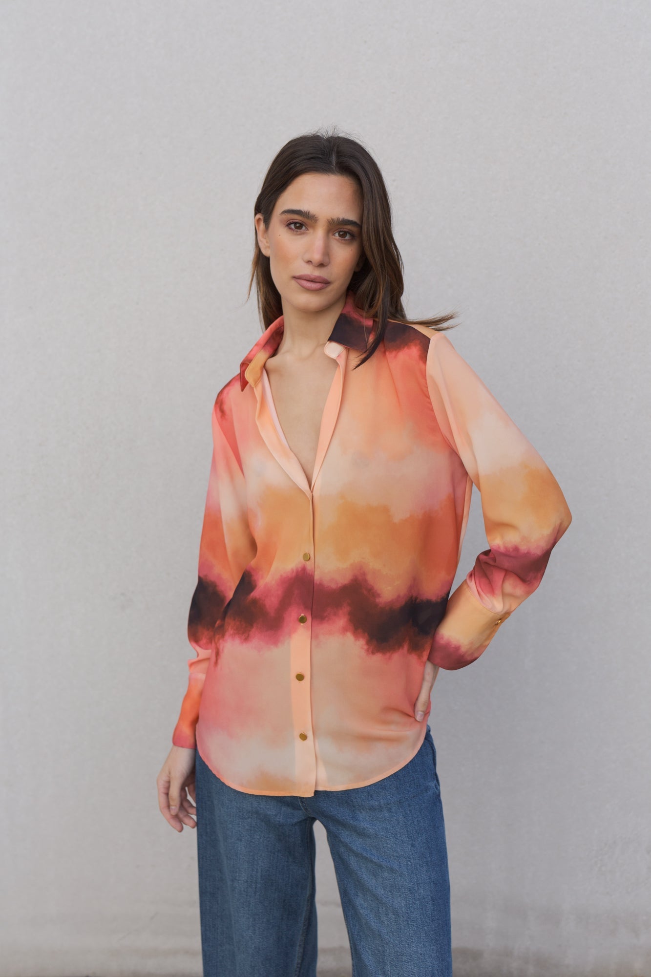 Camisa satinada estampada coral acabado brillante