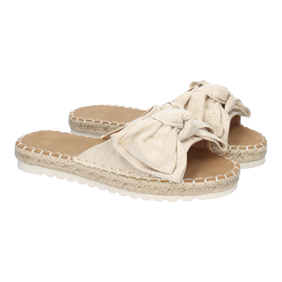 Sandalia plana beige de mujer con lazo en la pala.