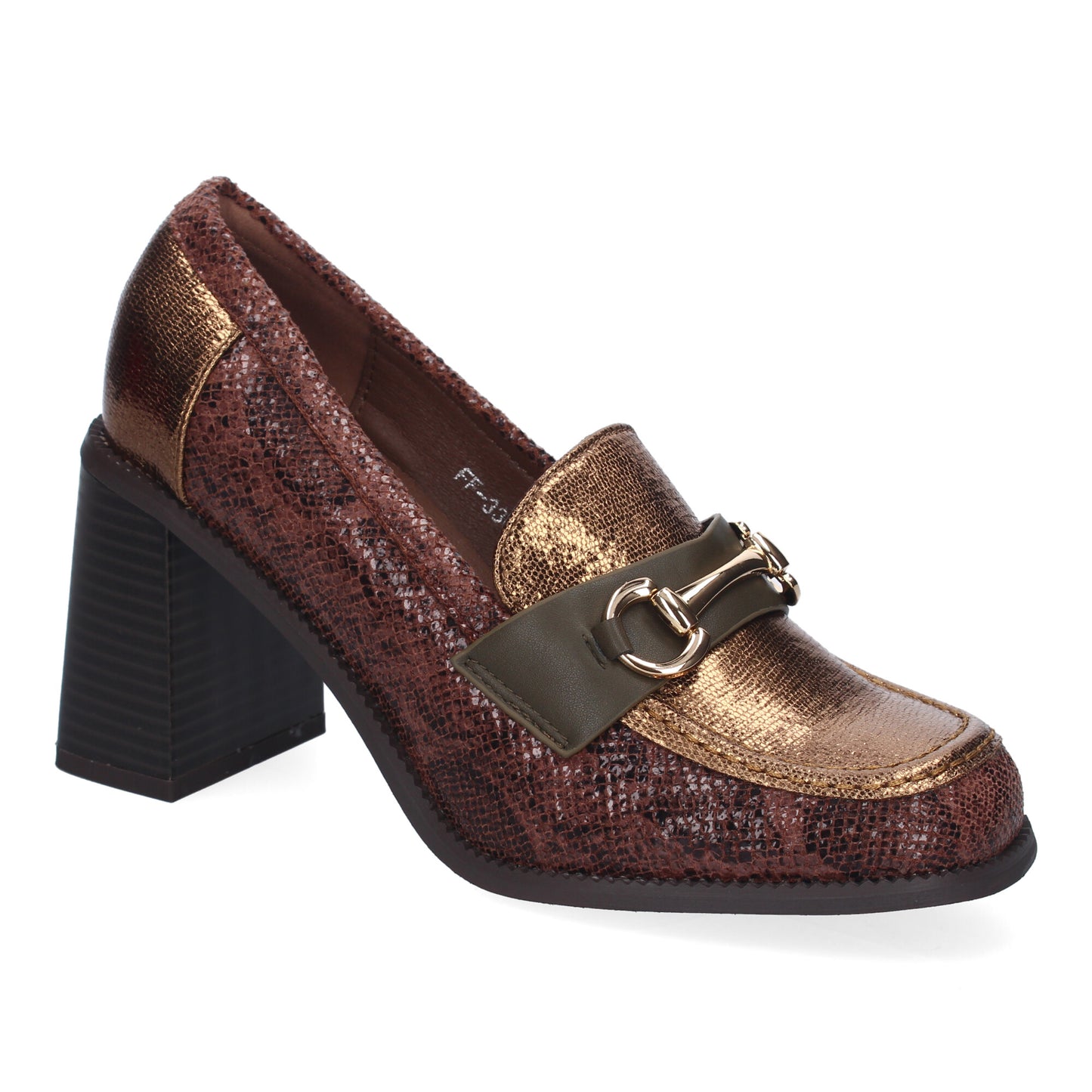 Mocasín de Tacón Café con Detalle Metálico