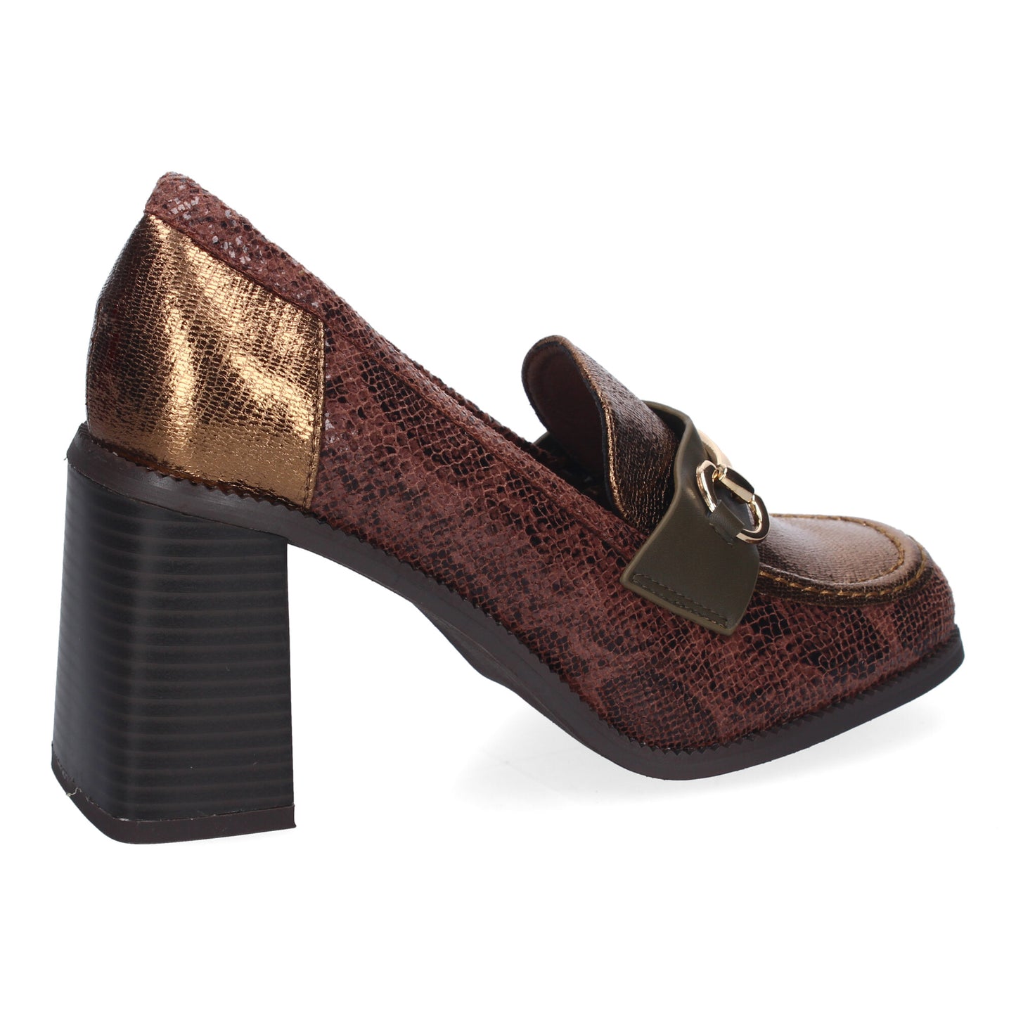 Mocasín de Tacón Café con Detalle Metálico