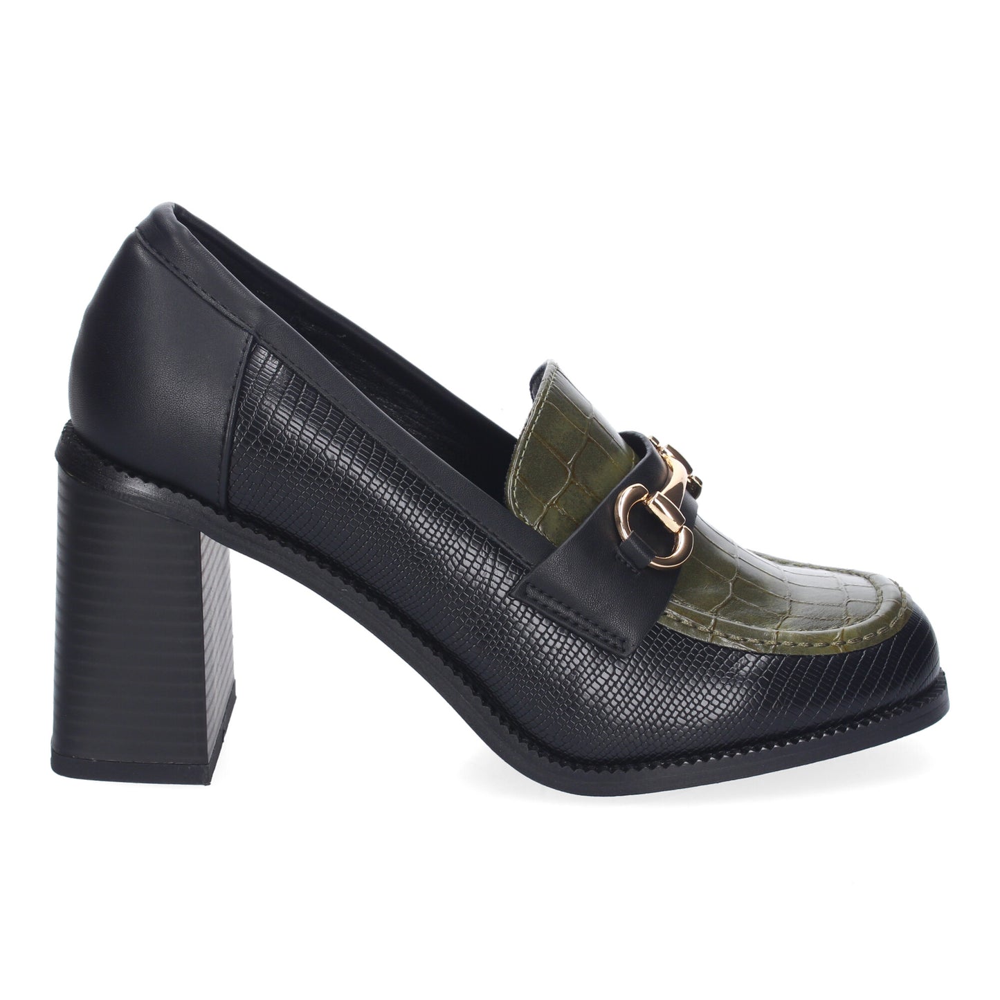 Mocasín de Tacón Verde con Detalle Metálico