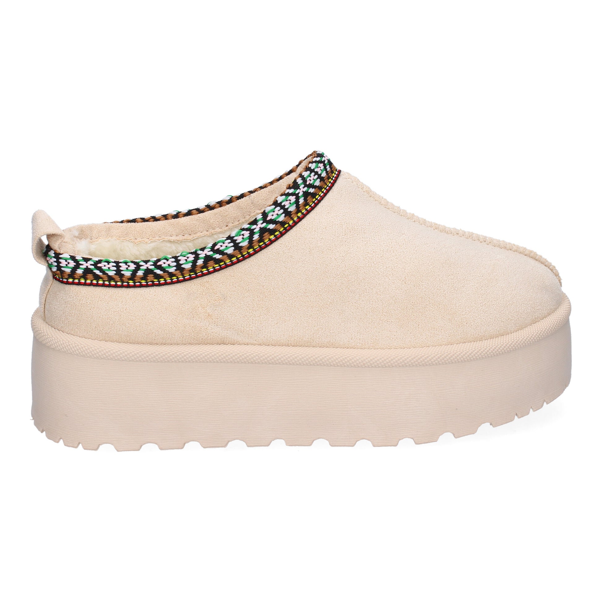 Zapatillas de plataforma de mujer en color beige, bordadas y forradas de pelo cálido.