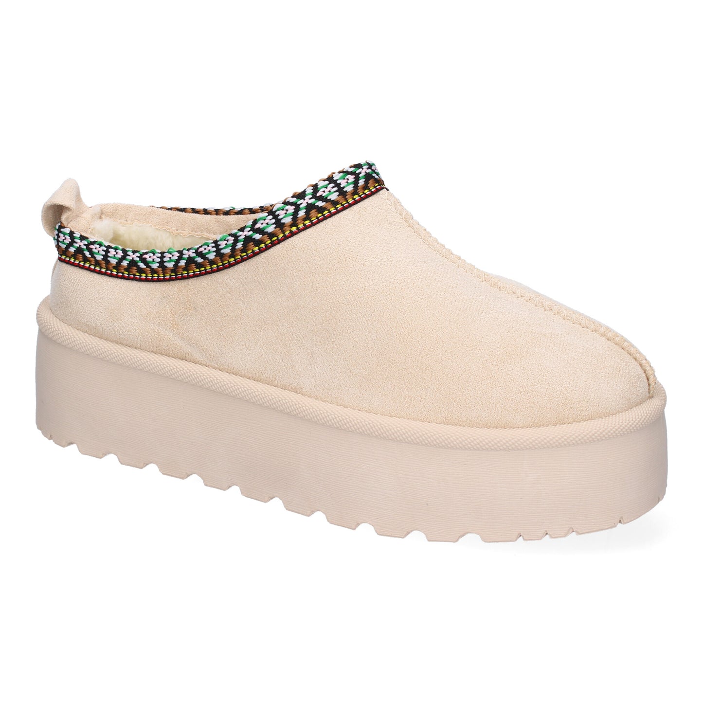 Zapatillas de plataforma de mujer en color beige, bordadas y forradas de pelo cálido.