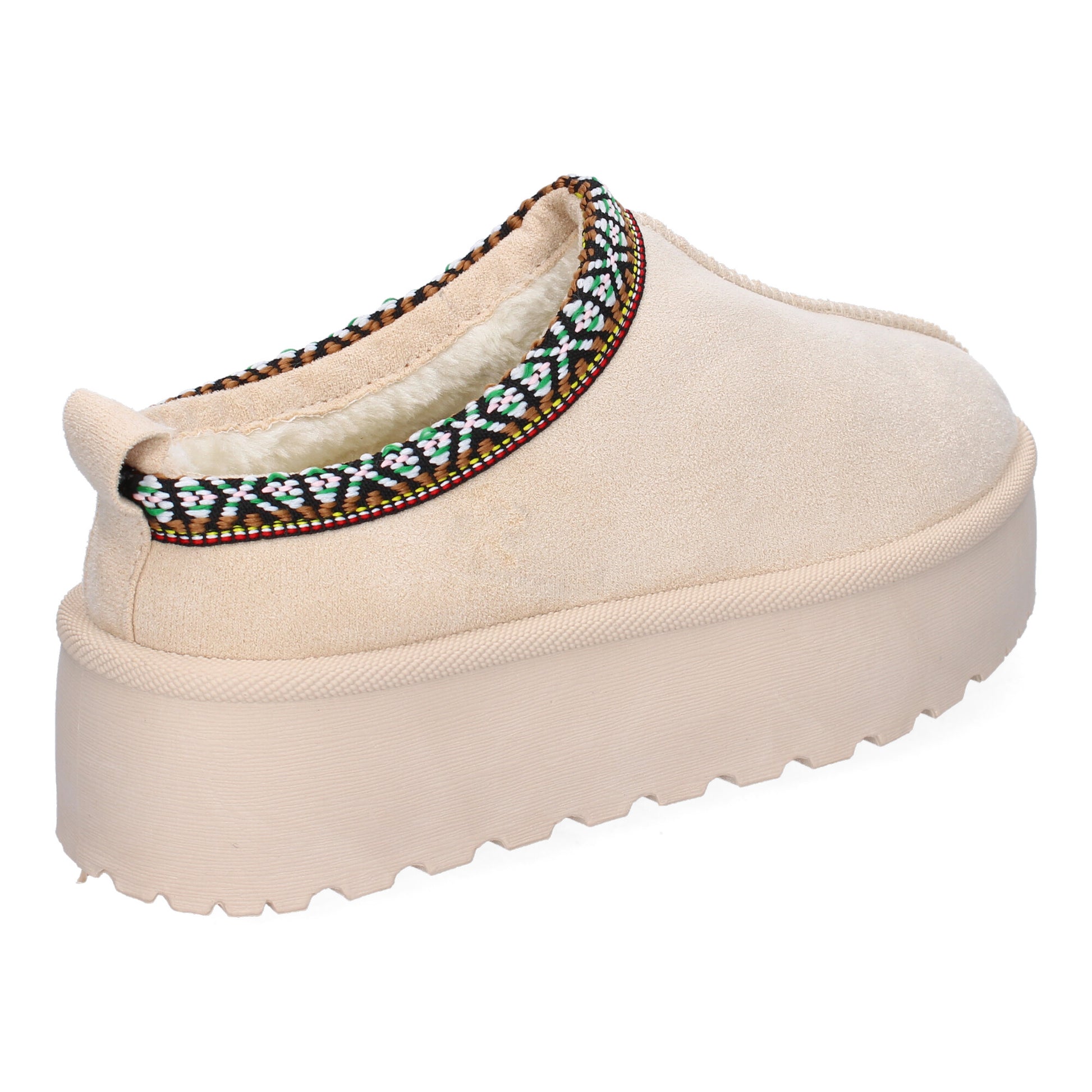 Zapatillas de plataforma de mujer en color beige, bordadas y forradas de pelo cálido.