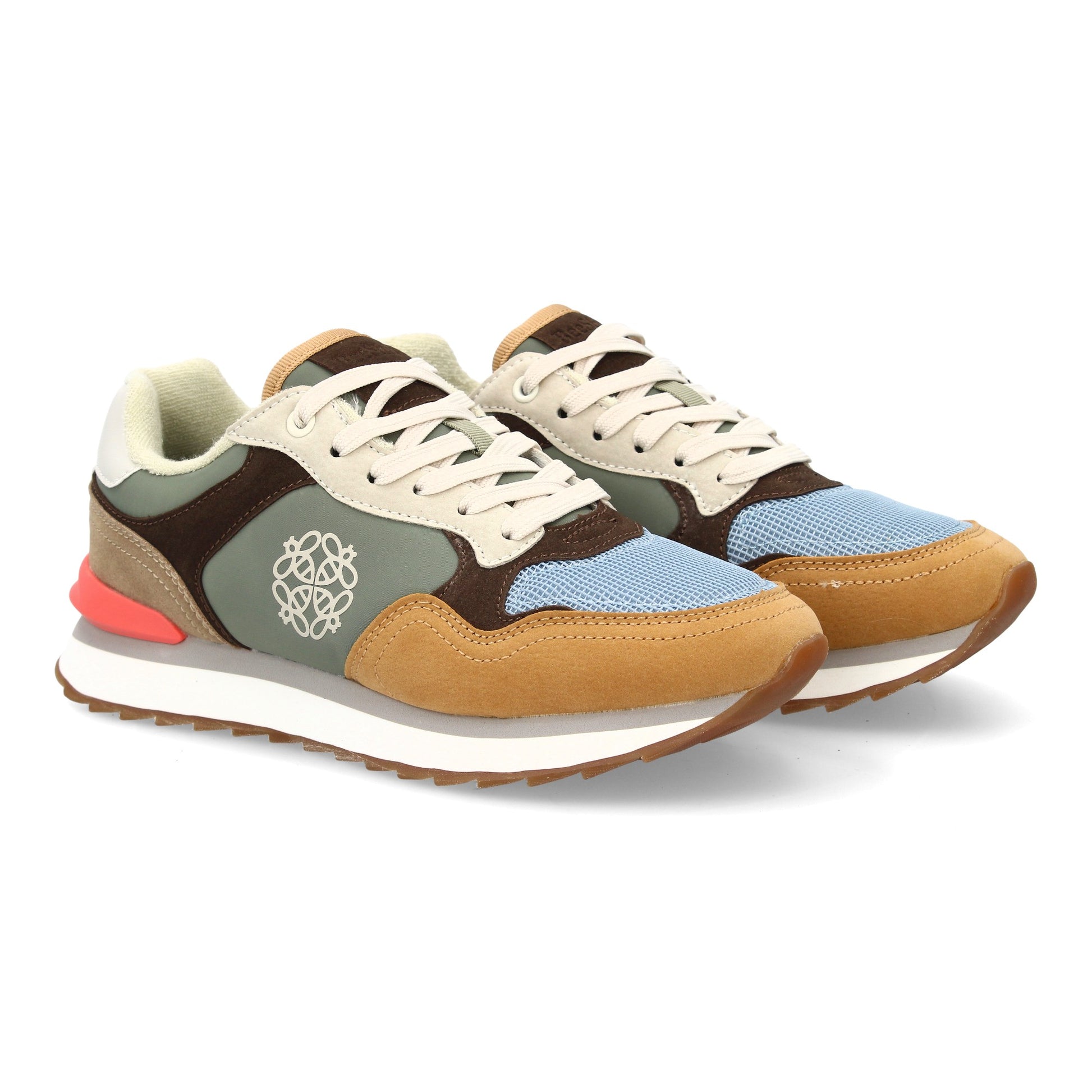 Zapatilla deportiva kaki de mujer con diseño de texturas y malla transpirable, cierre de cordones.