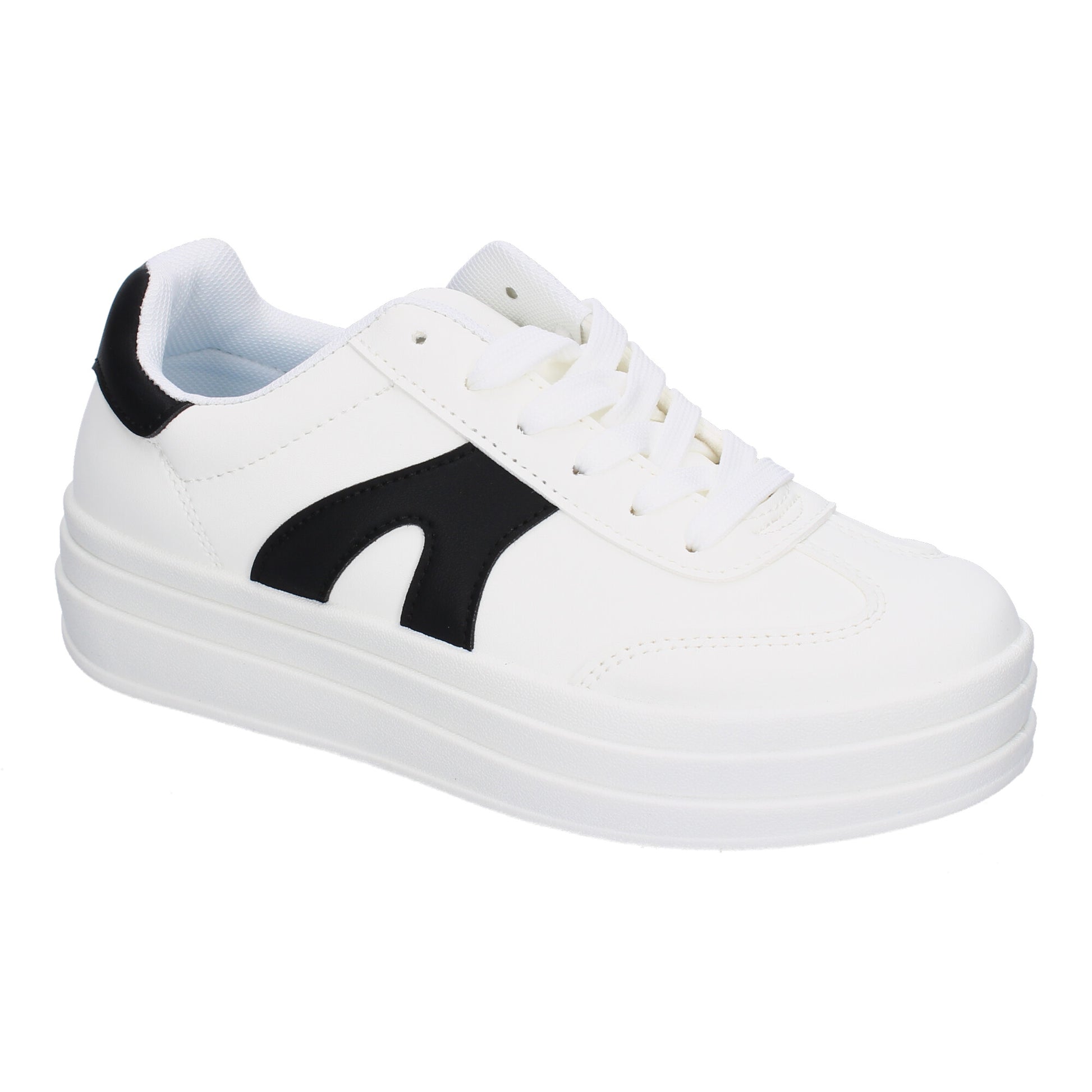 Zapatillas deportivas planas de mujer en color blanco, cómodas para uso diario.