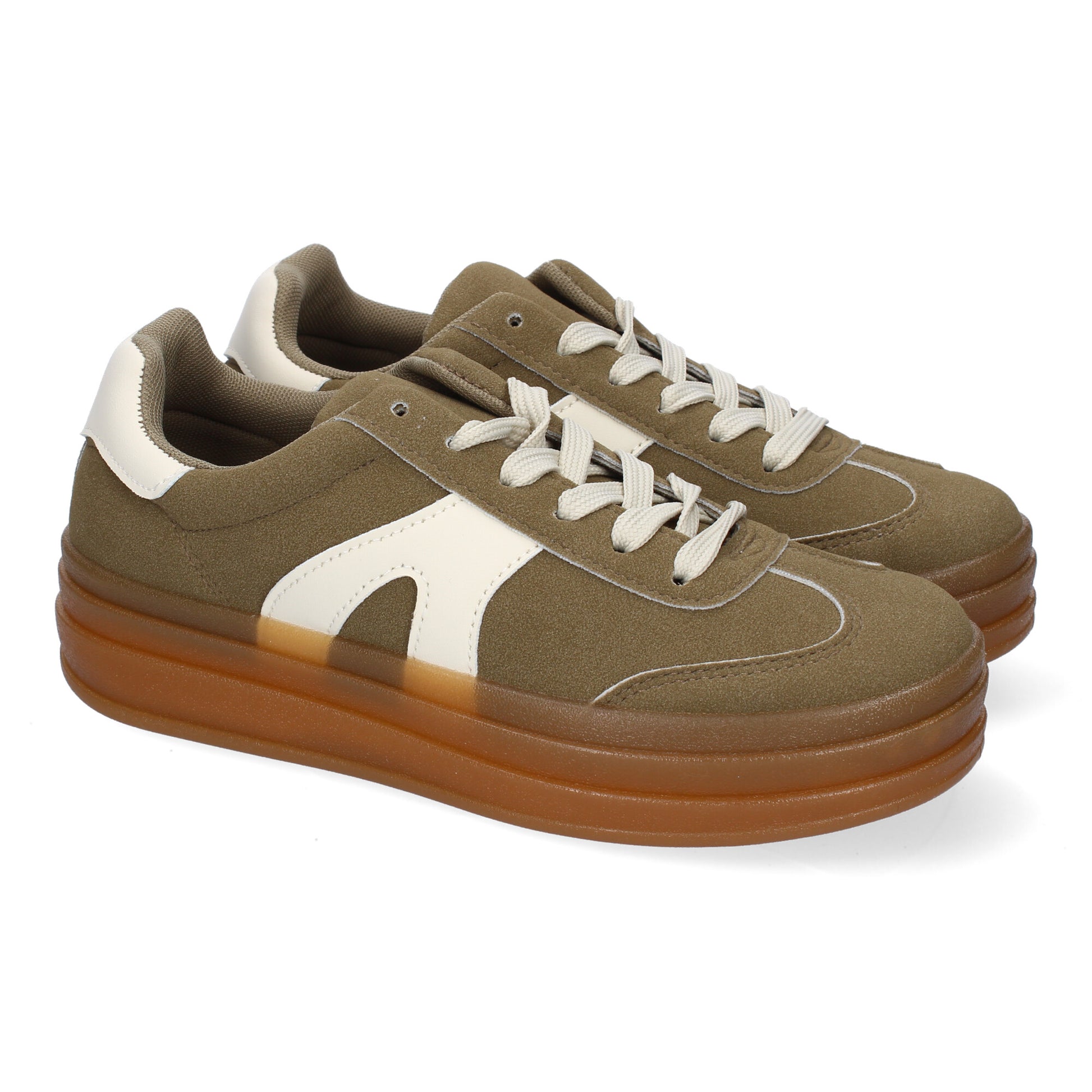 Zapatillas deportivas planas de mujer en color verde, cómodas para uso diario.