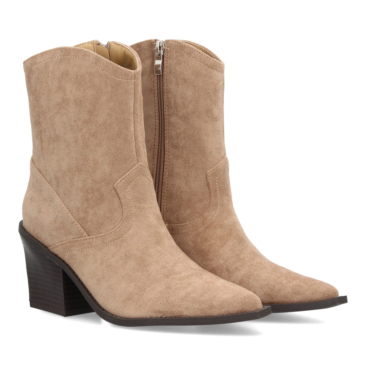 Bota cowboy beige minimalista con punta fina, tacón ancho cómodo y cierre de cremallera.