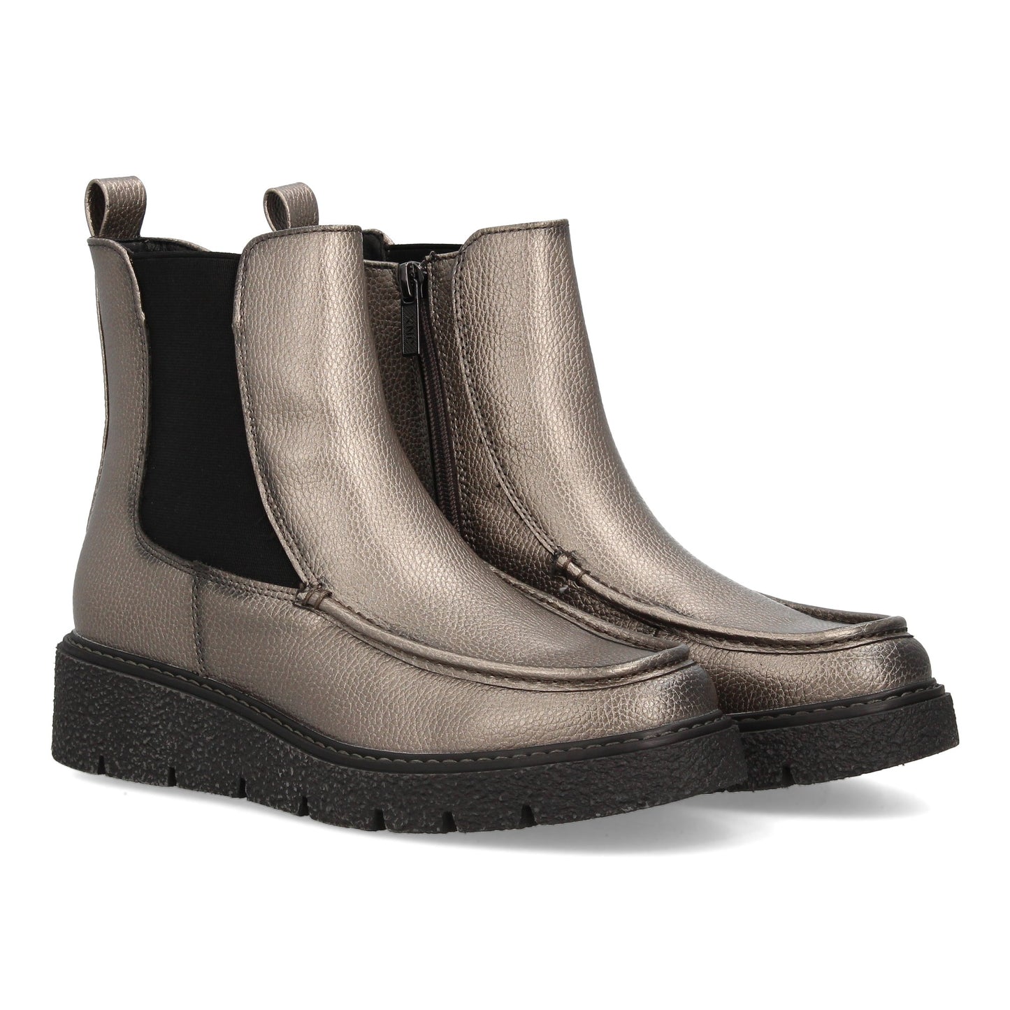Bota Chelsea plomo con cuña, diseño minimalista, paneles elásticos laterales y cierre de cremallera.