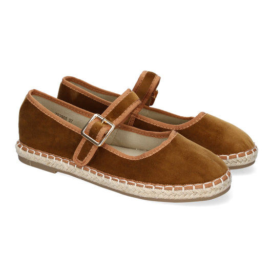 Bailarina alpargata camel de yute, diseño moderno, cómoda y con cierre de hebilla para la temporada de verano.