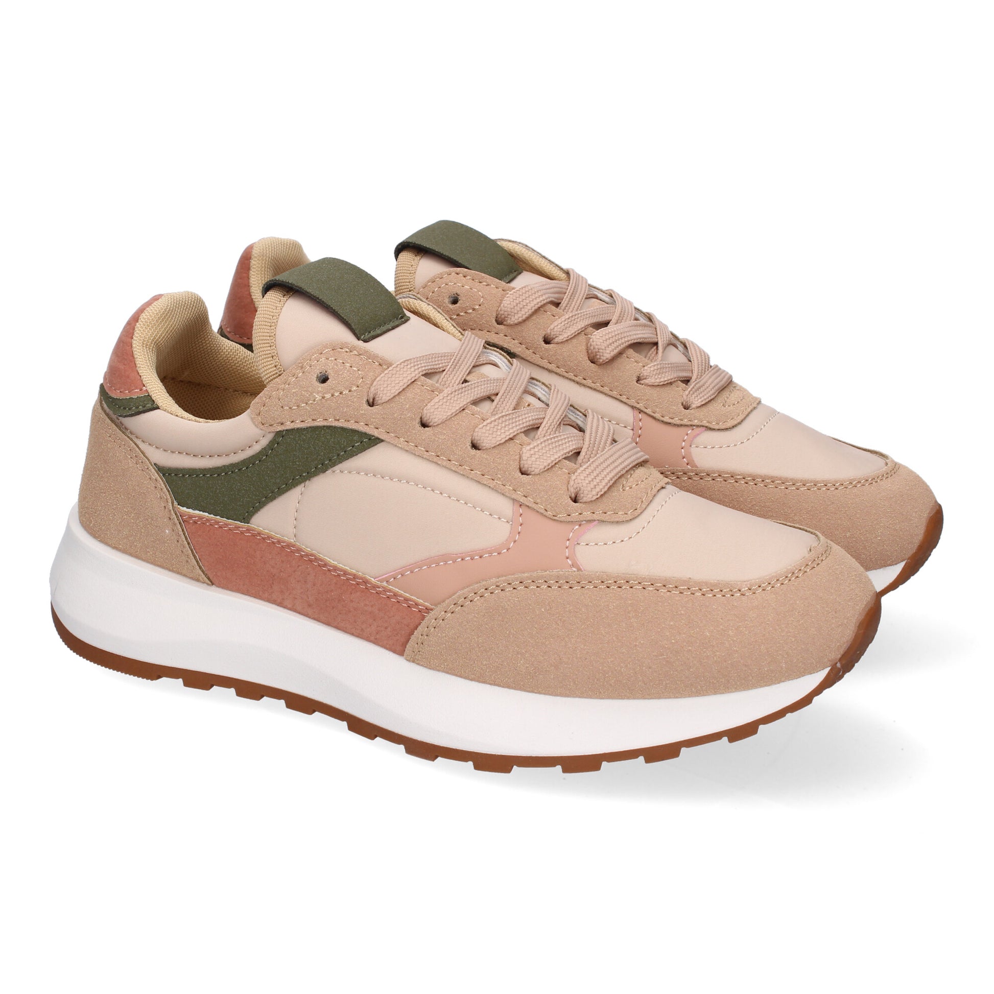 Zapatillas planas deportivas de mujer en color rosa con puntera redonda y cordoneras.