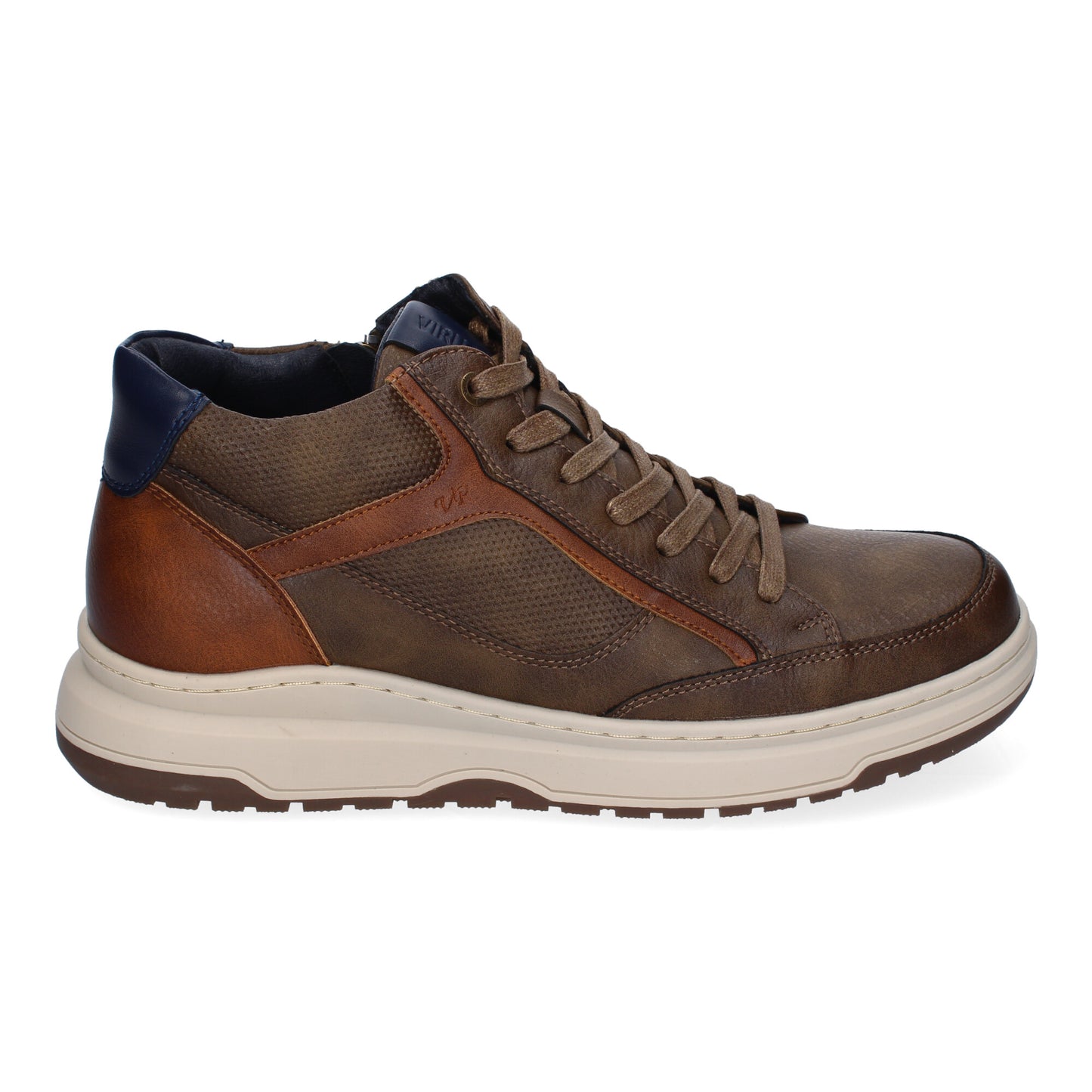 Zapatilla casual abotinada de hombre en color taupe, con puntera redonda, cordones y cremallera.