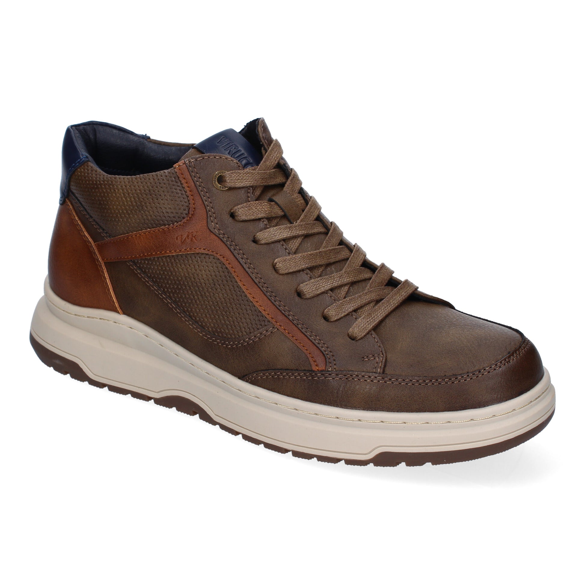 Zapatilla casual abotinada de hombre en color taupe, con puntera redonda, cordones y cremallera.