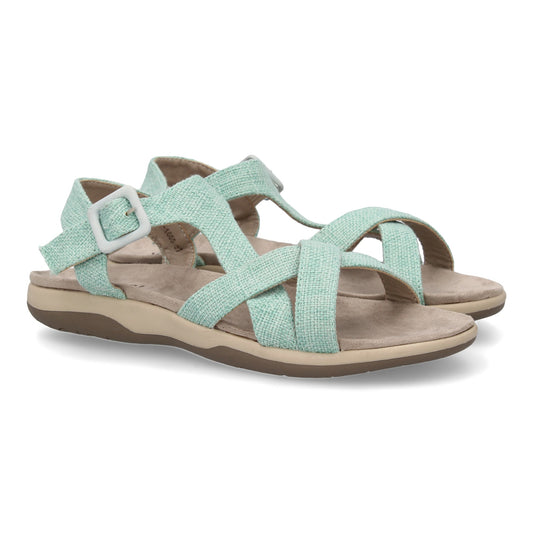 Sandalias planas de mujer color azul, cómodas, con tiras cruzadas y cierre de hebilla.