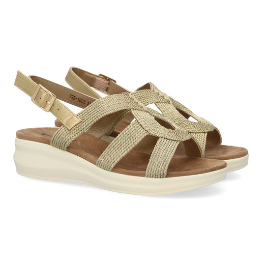 Sandalia plana de mujer color oro, cómoda, elegante, tiras cruzadas y cierre de hebilla.