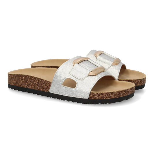 Sandalia plana de mujer color plata, cómoda, diseño bio y detalle metálico. Ideal para verano.