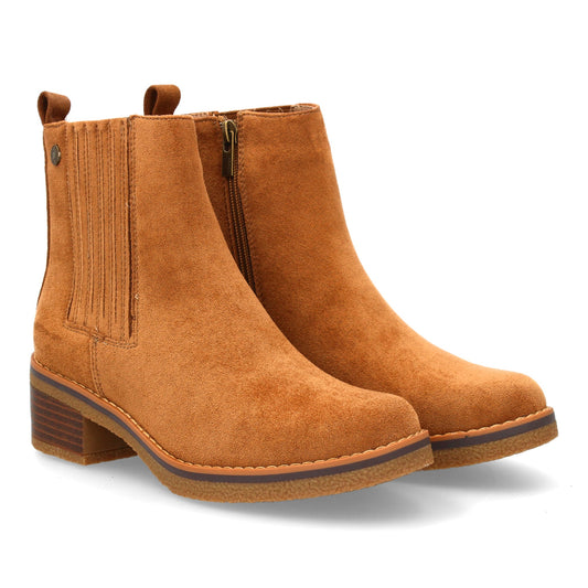 Botín Chelsea de mujer en color beige, con paneles elásticos laterales y tacón bajo. Ideal para otoño-invierno.