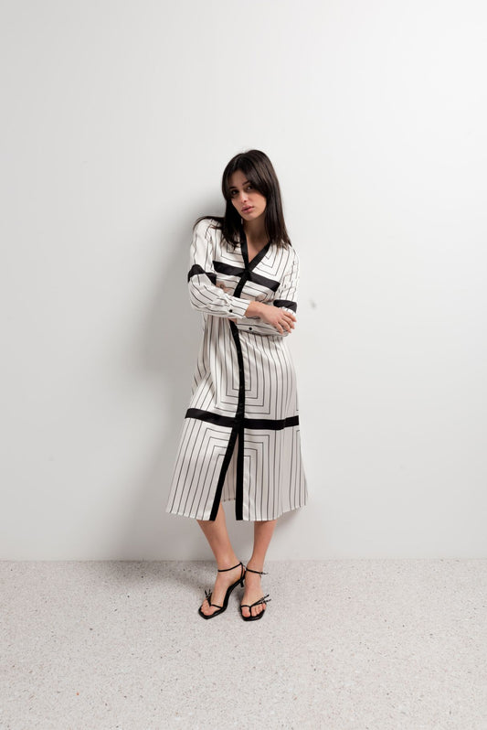 Bonito vestido camisero a rayas con tela que no se arruga