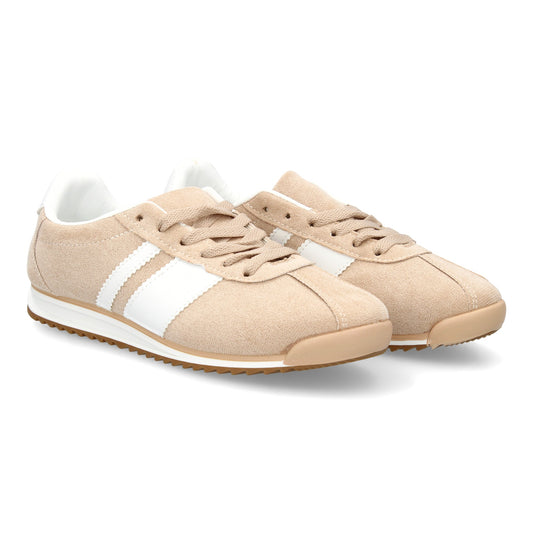 Zapatilla plana beige de mujer. Estilo retro con cierre de cordones y suela gruesa dentada.