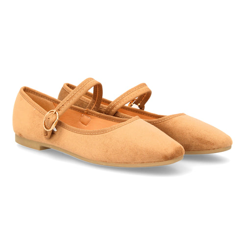Bailarina de mujer color kaki con pulsera en el tobillo y hebilla ajustable. Suela plana y ligera.