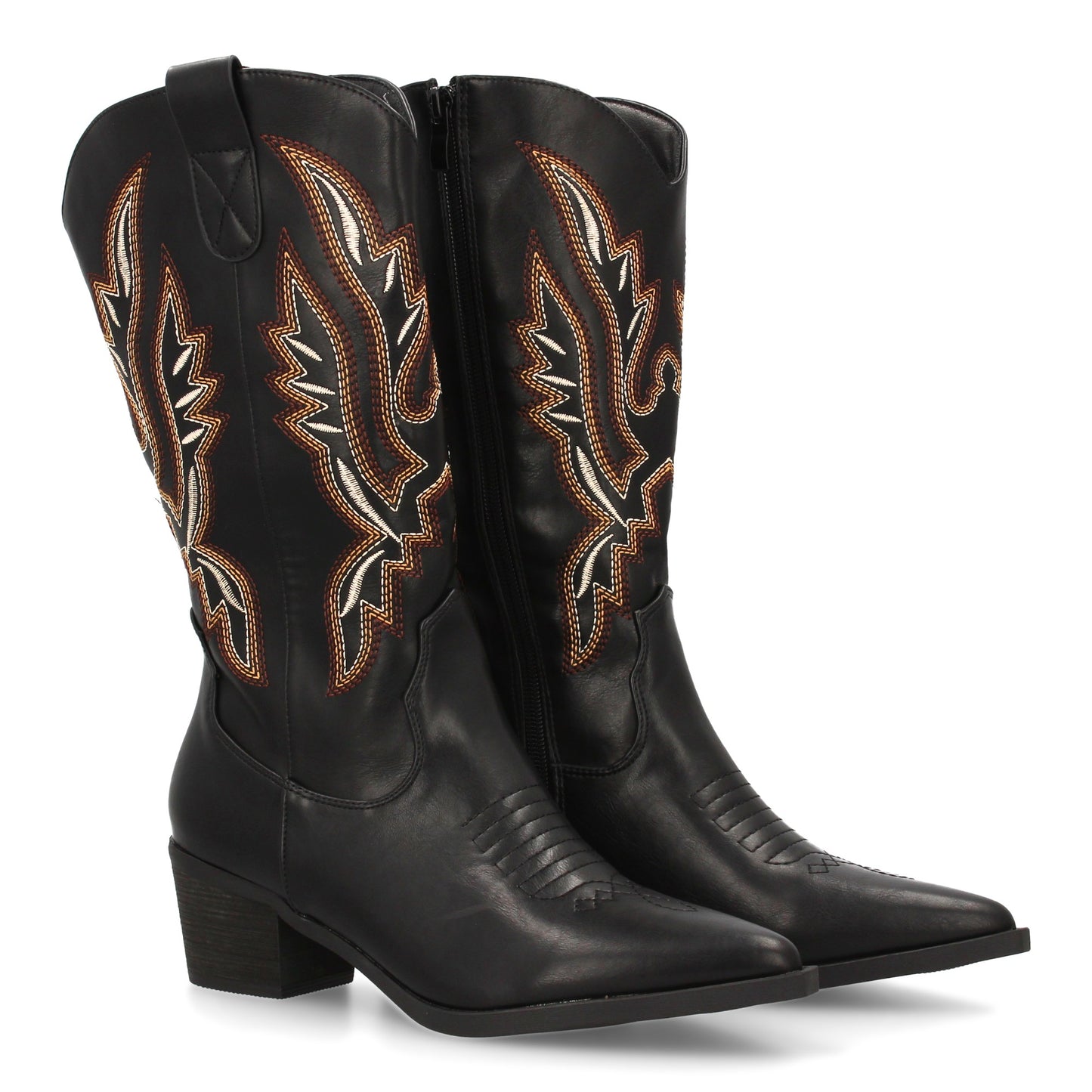 Bota cowboy o vaquera de caña alta negra con bordados multicolor, punta fina, tacón ancho y cremallera.