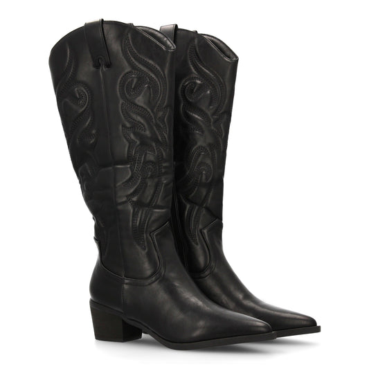 Bota cowboy o vaquera de caña alta negra con bordados decorativos, punta fina, tacón ancho y cremallera.