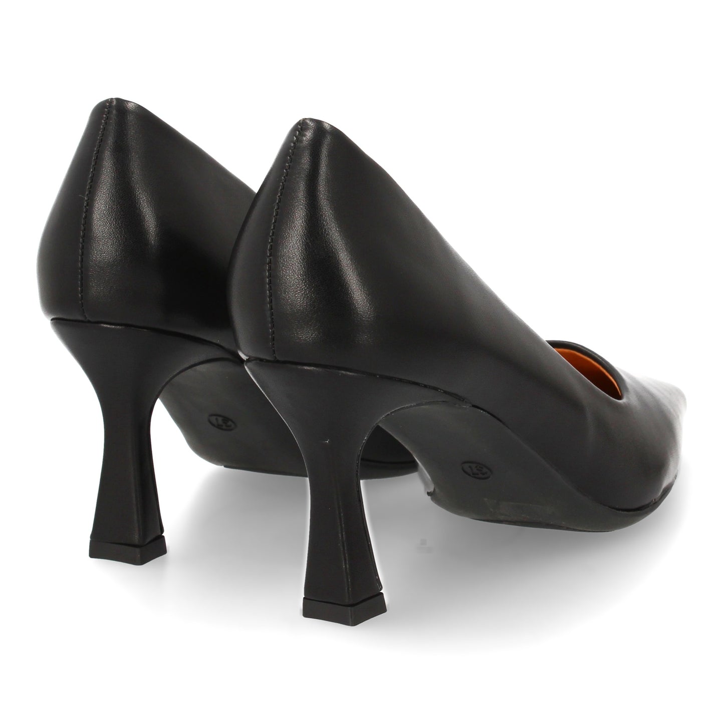 Zapatos de salón negros con tacón y punta fina
