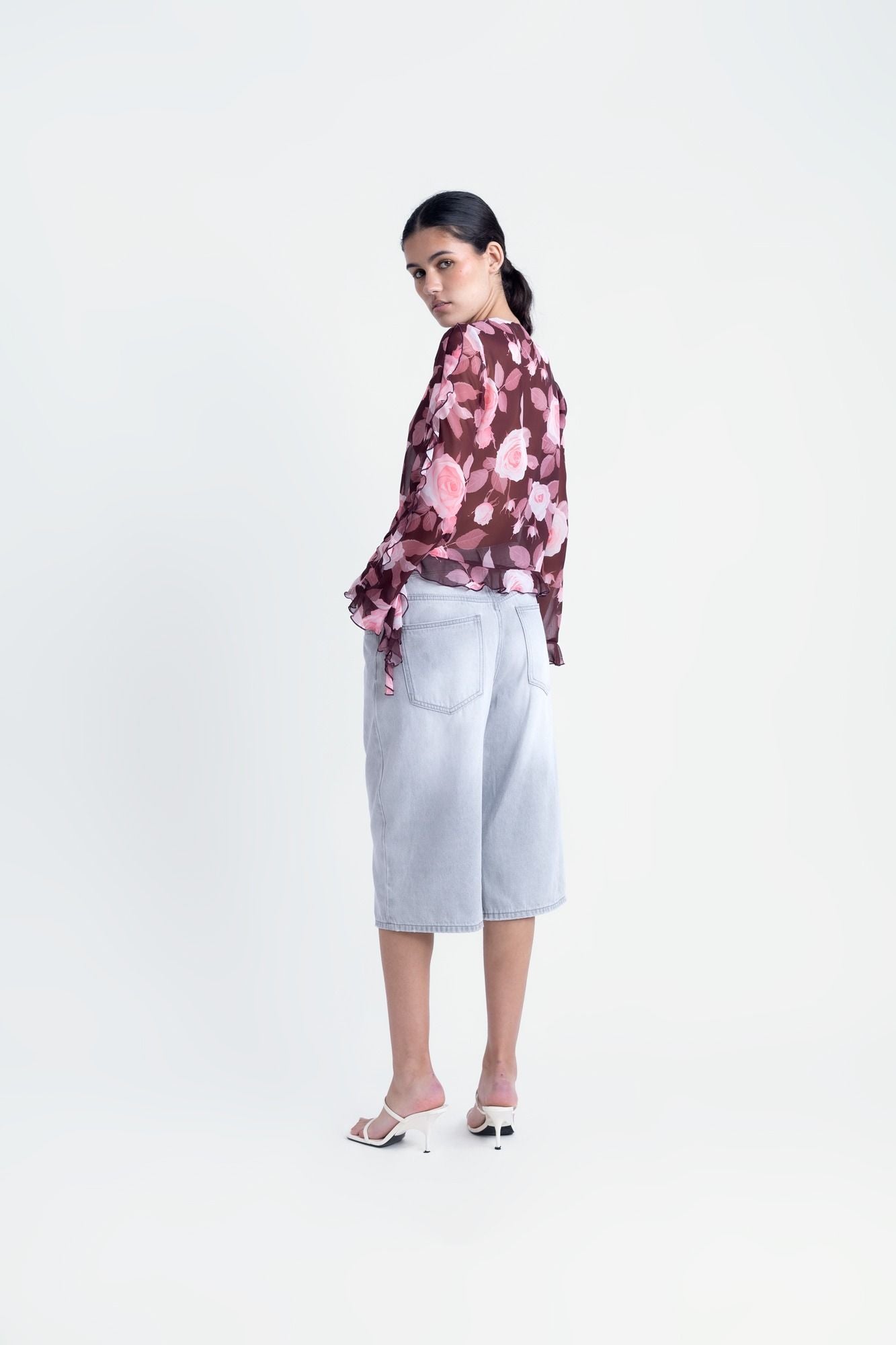 Blusa volantes estampada flores burdeos romántica