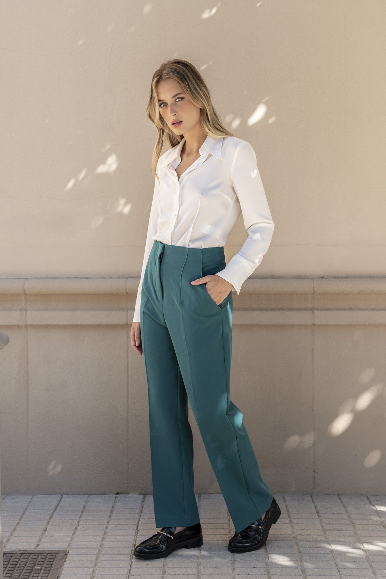 Pantalón tipo culotte negro de tiro alto para mujer