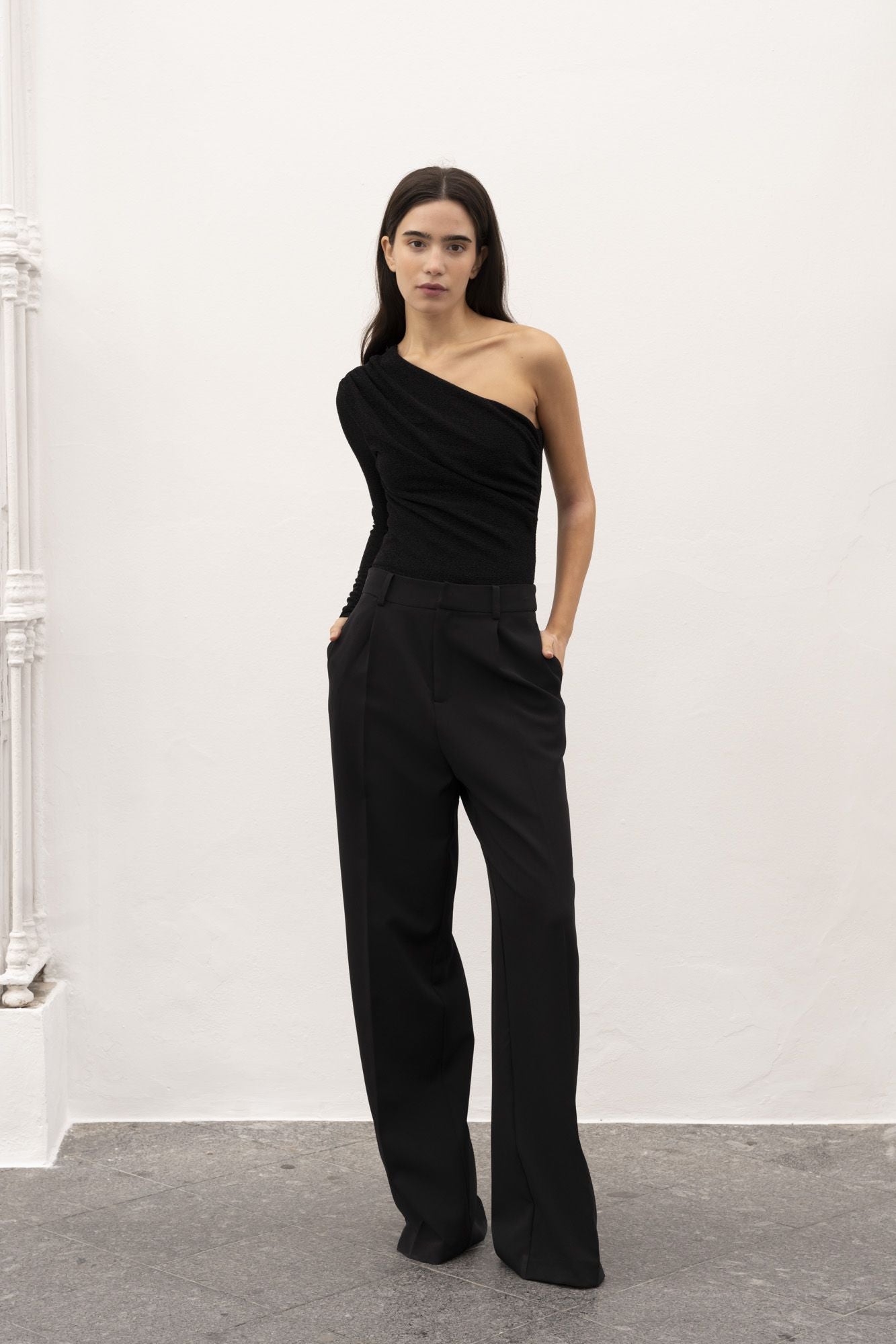 Body negro asimétrico sexy manga larga ajustado urban chic