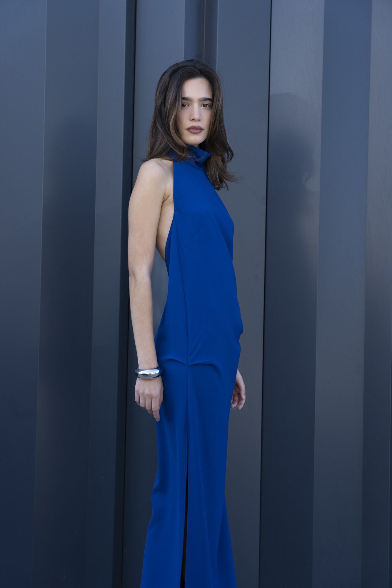 Vestido largo azul cuello halter fiesta espalda descubierta