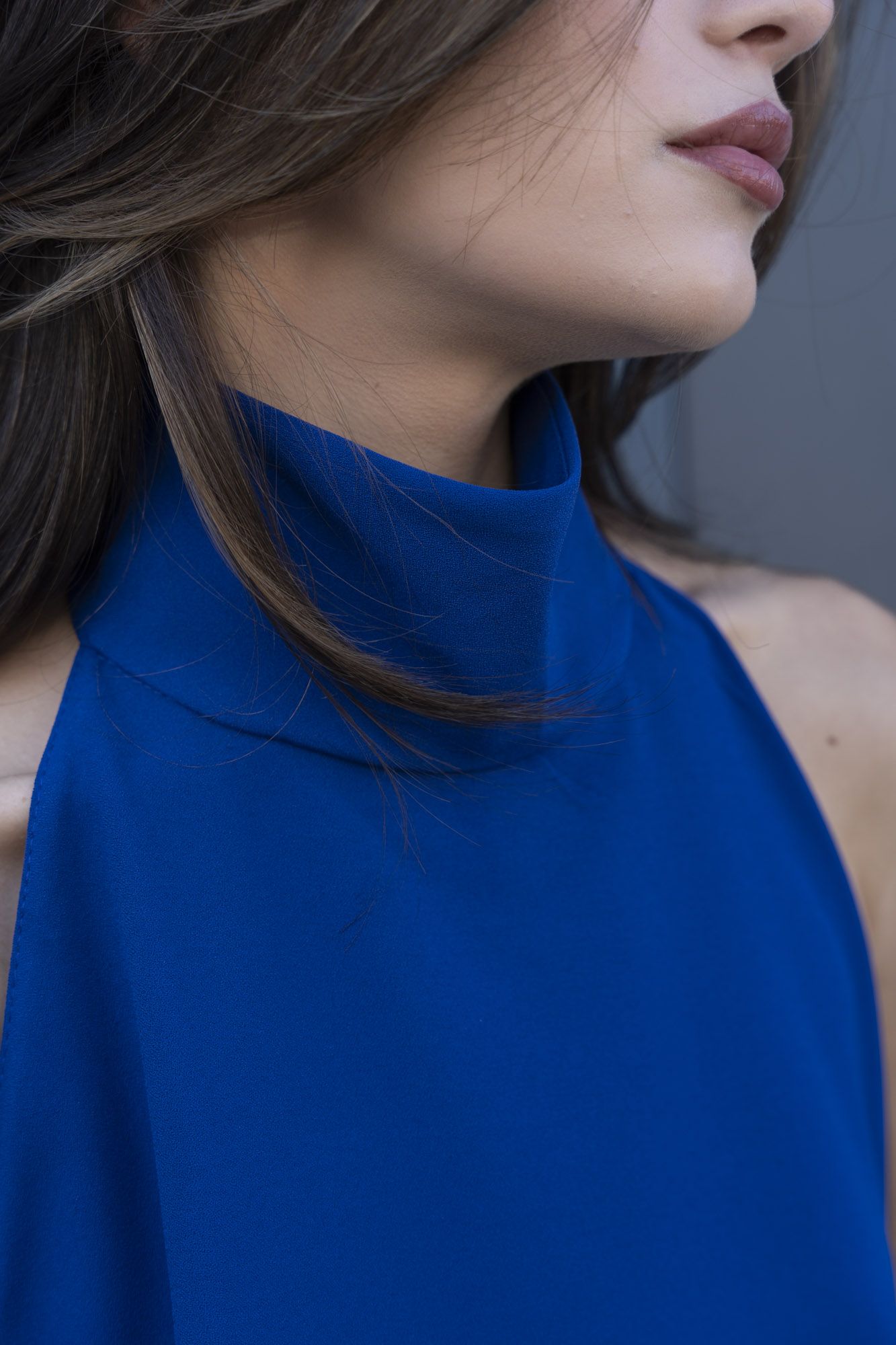 Vestido largo azul cuello halter fiesta espalda descubierta