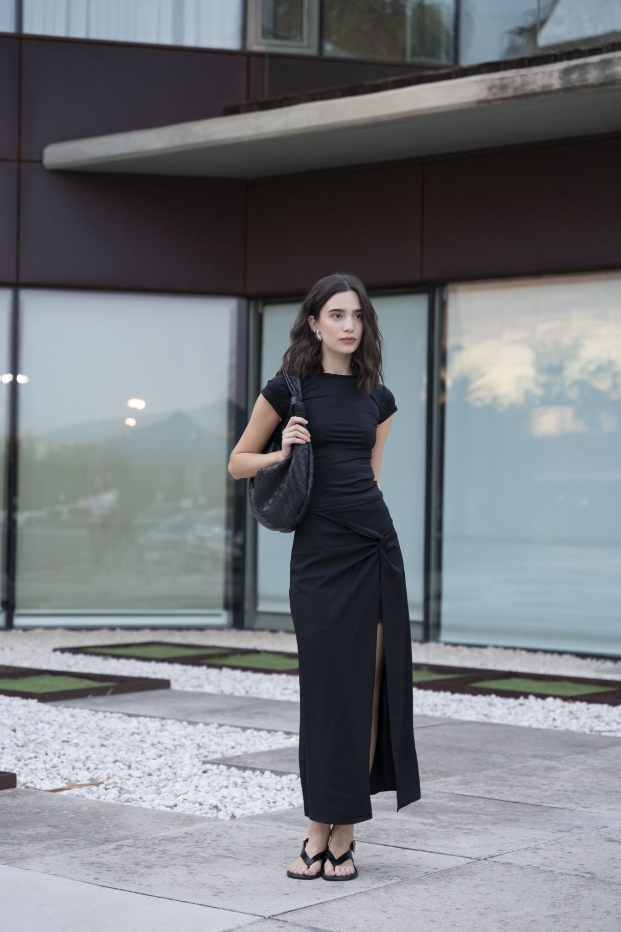 Falda midi pareo de color negro, faldas midi elegantes para mujer de Emarola & Co