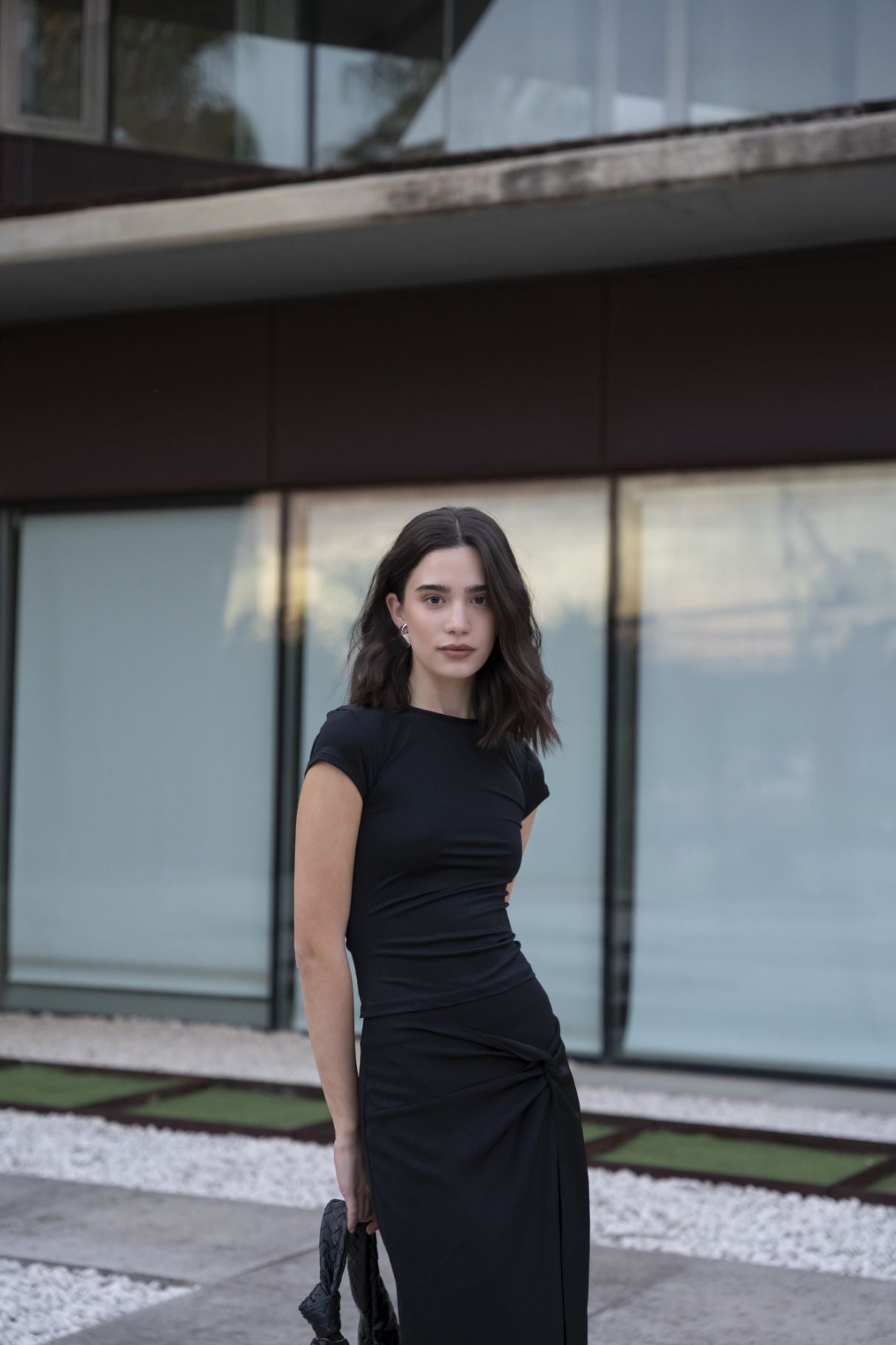 Falda midi pareo de color negro, faldas midi elegantes para mujer de Emarola & Co