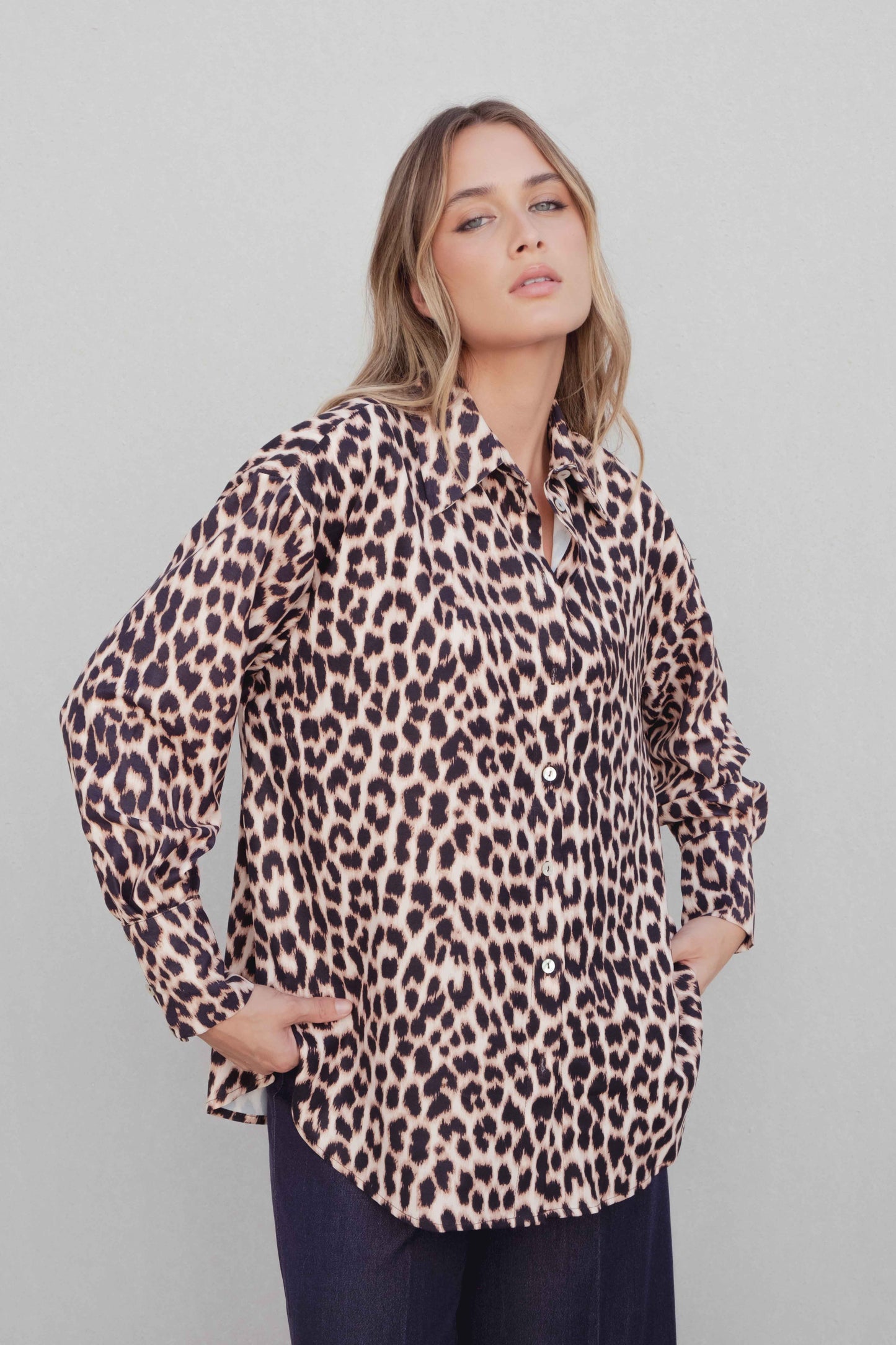Camisa mujer estampado animal print leopardo manga larga