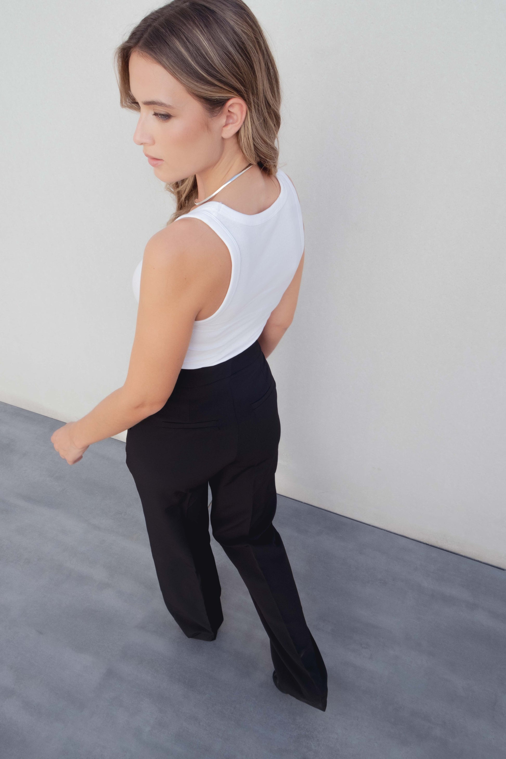 Pantalón negro básico corte recto formal para mujer
