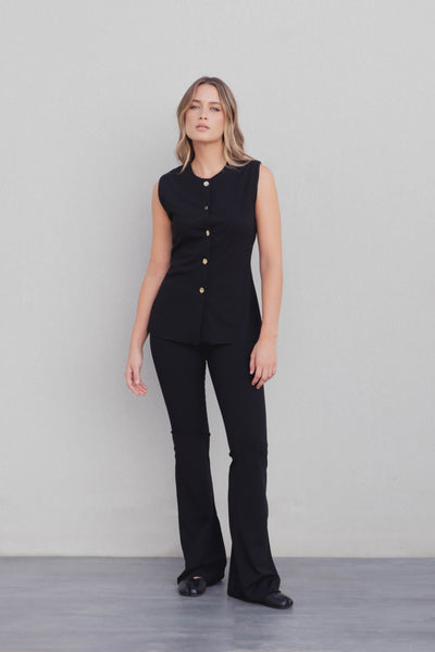 Pantalón flare negro básico talle alto campana estilizado