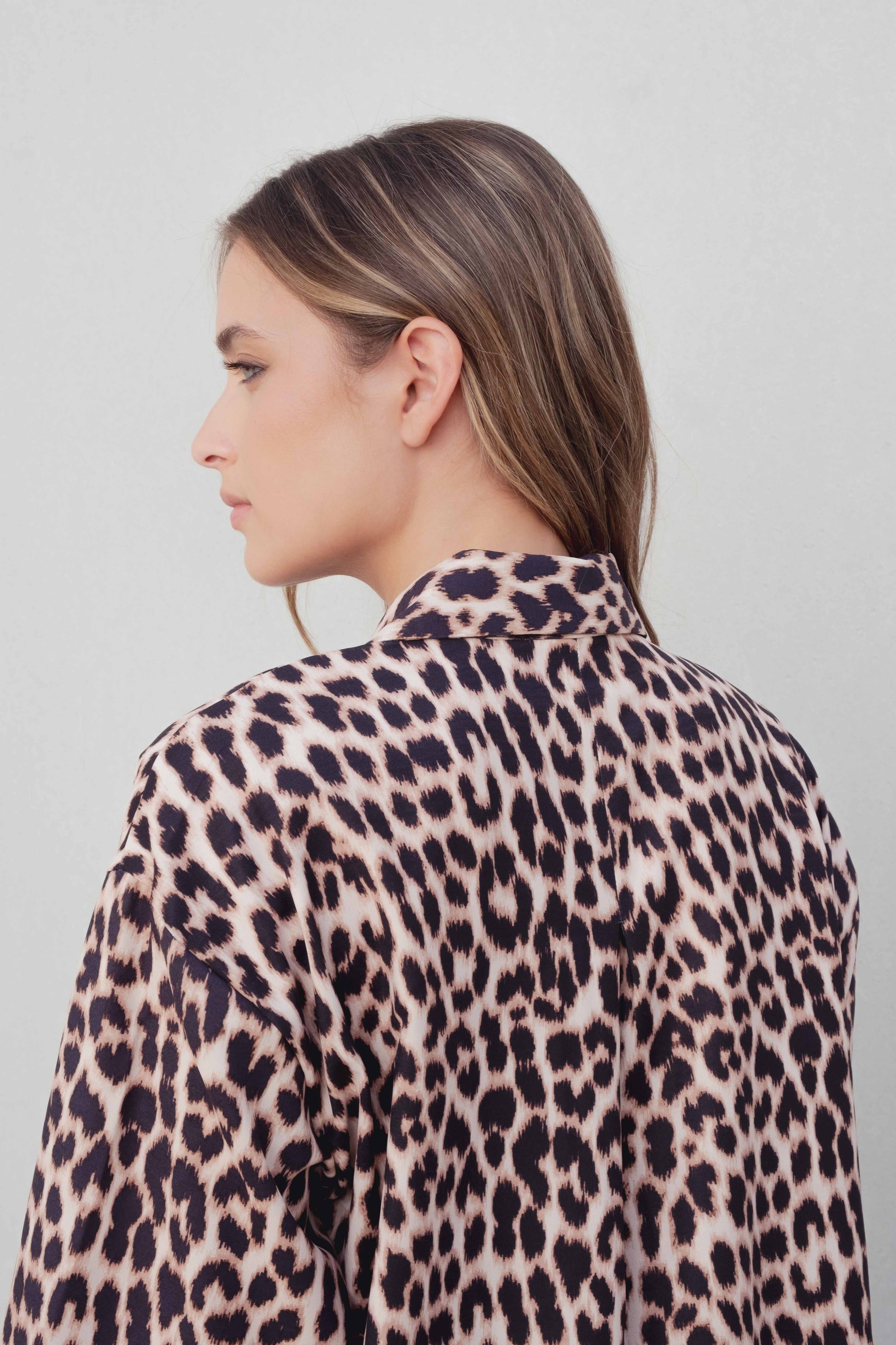Camisa mujer estampado animal print leopardo manga larga