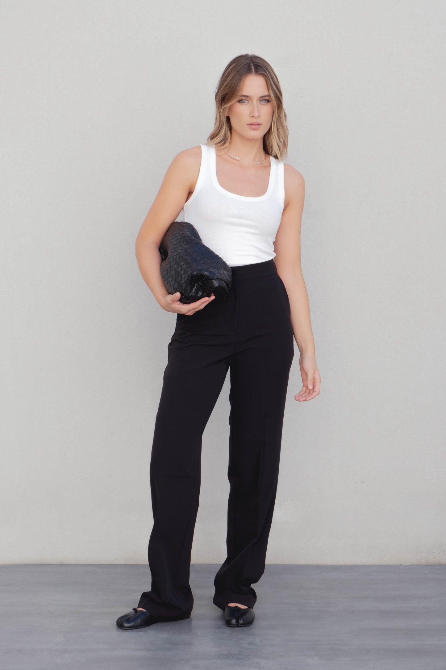 Pantalón negro básico corte recto formal para mujer