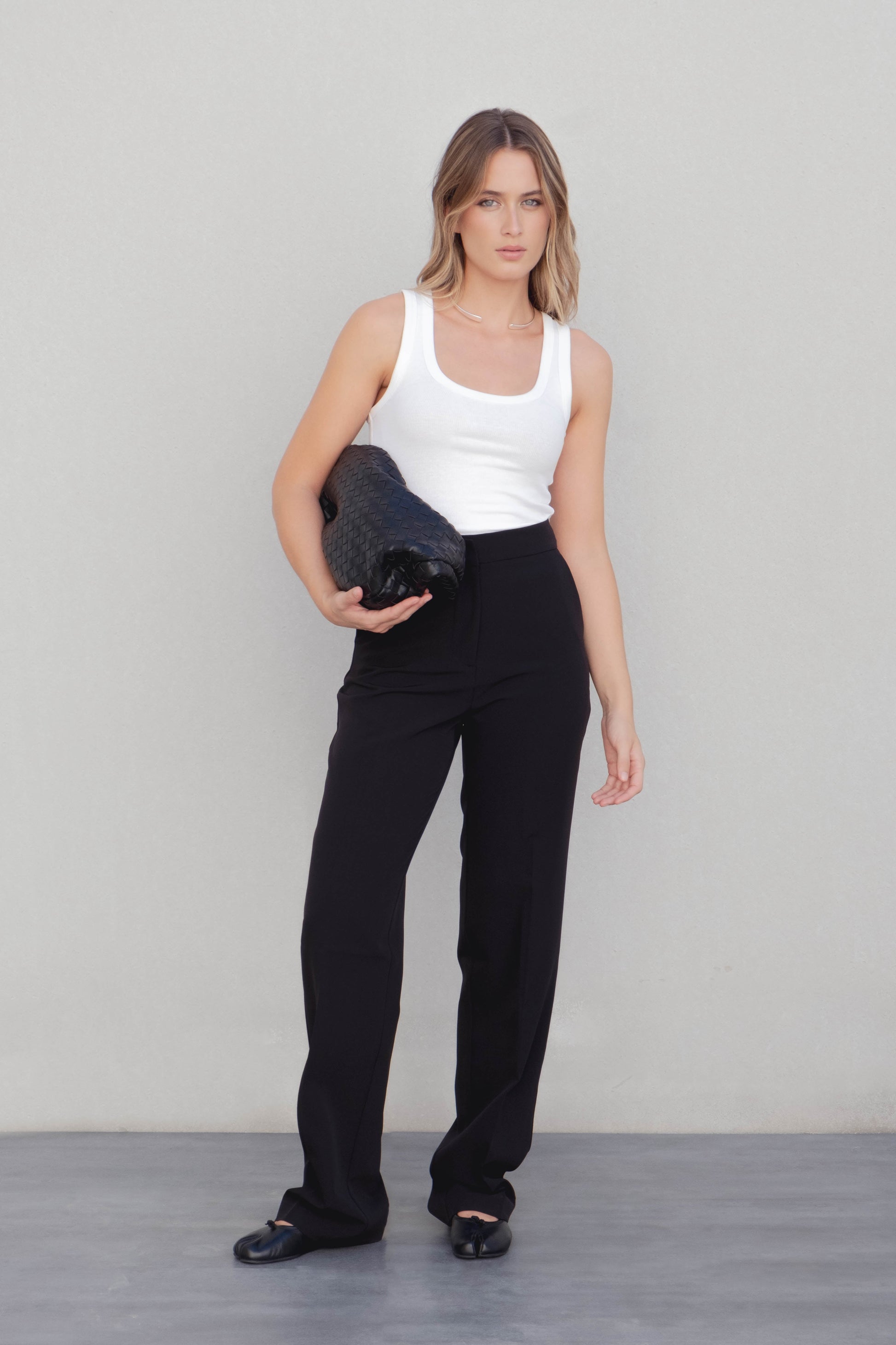 Pantalón negro básico corte recto formal para mujer