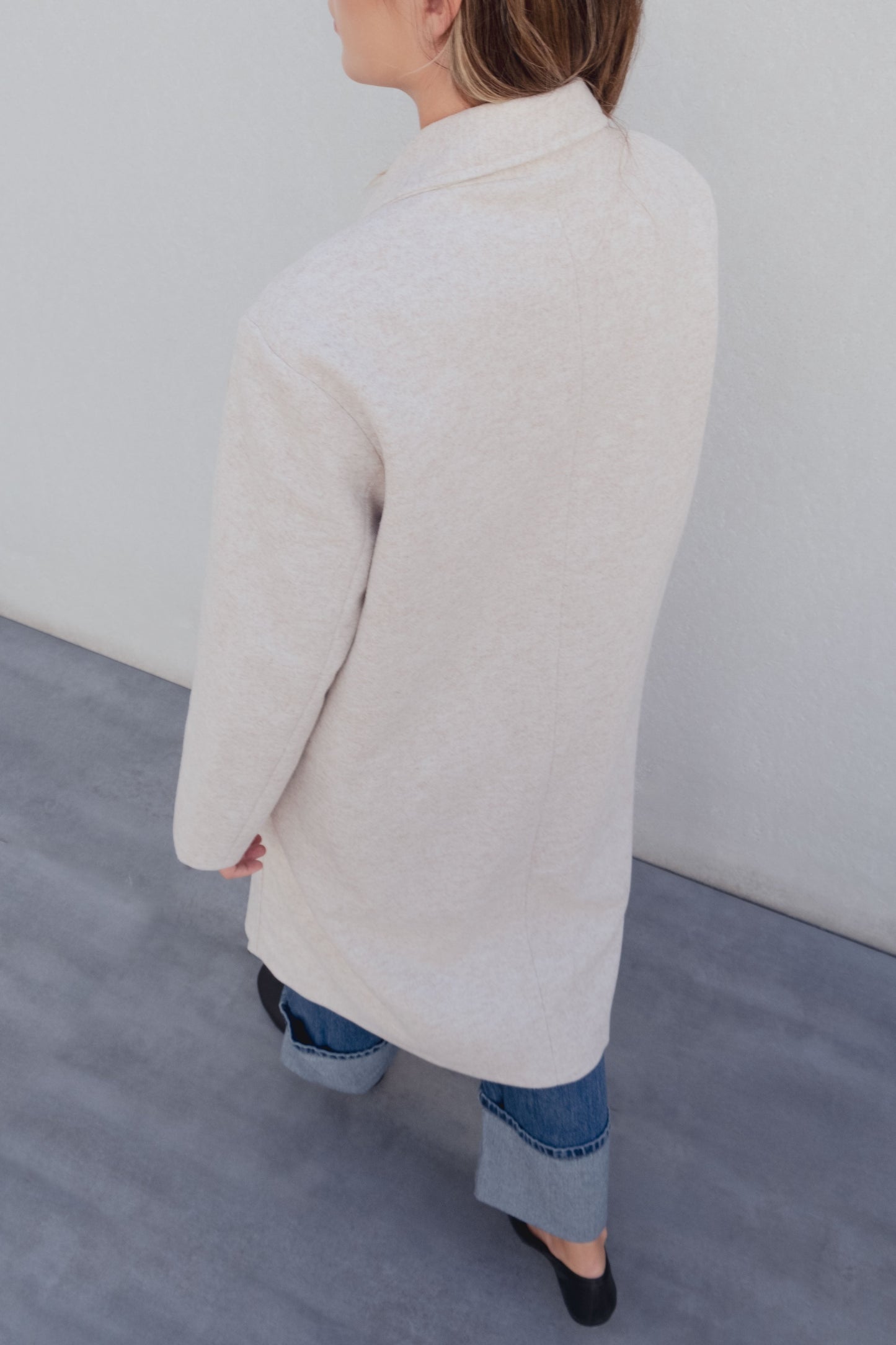 Abrigo cruzado elegante de lana para mujer color beige, chaqueta larga formal de paño con solapas clásicas invierno sofisticado