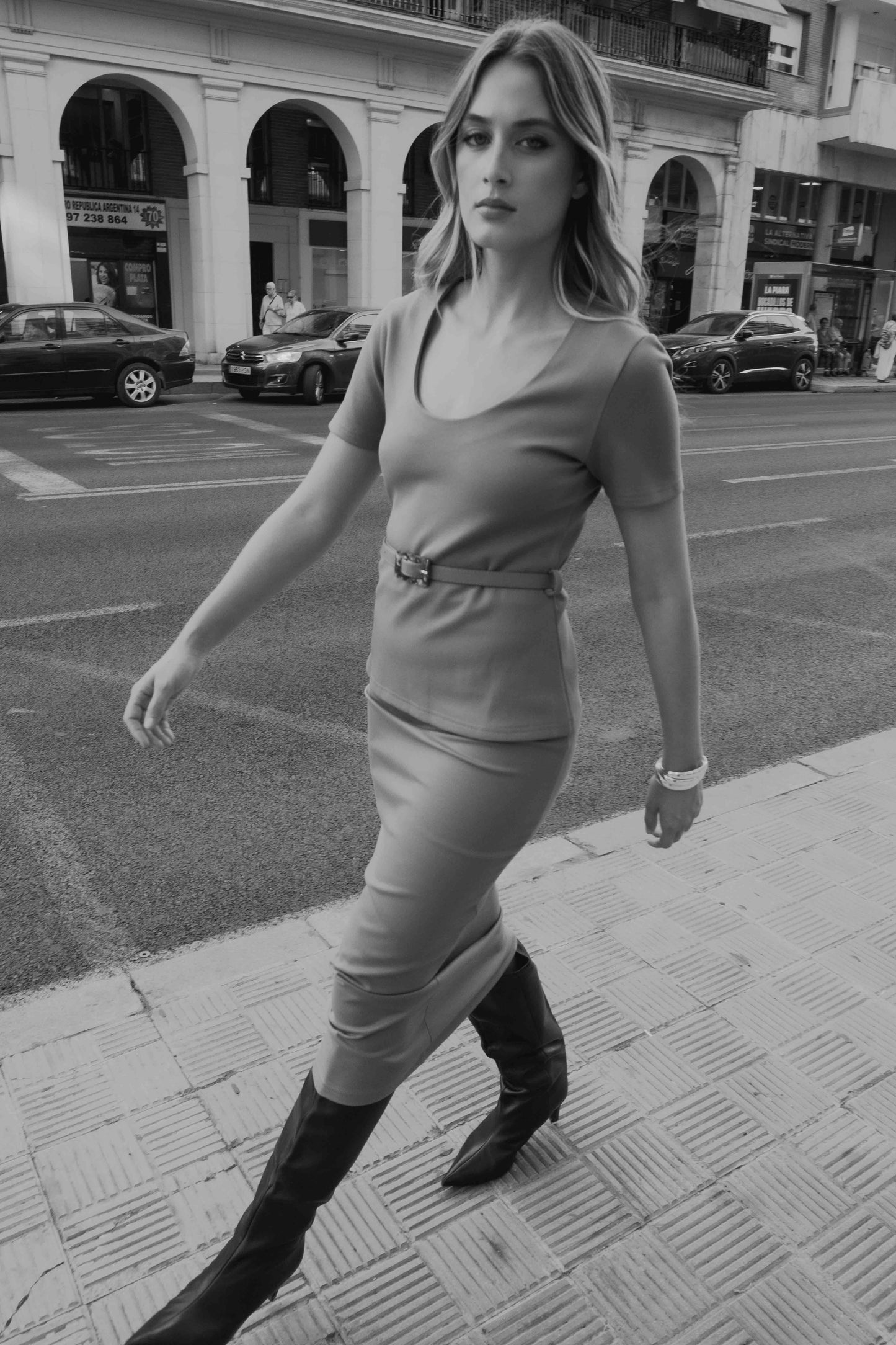 Falda midi de punto elástica de tiro alto para mujer, falda de tubo lisa sofisticada y cómoda color gris o beige casual chic