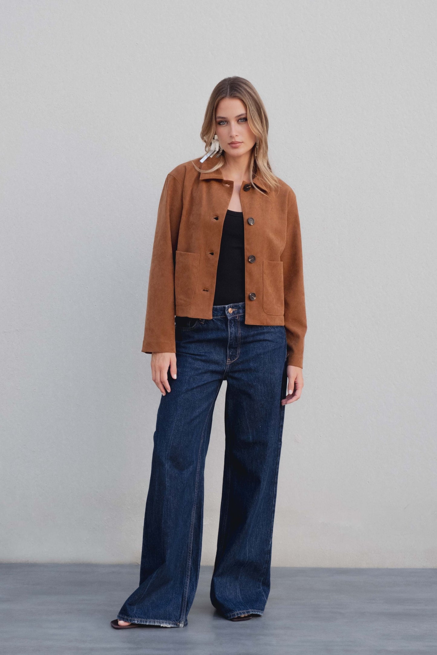 Chaqueta Corta Efecto Ante con Cuello Solapa