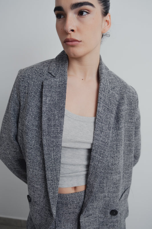 Blazer corta estructura cruzada negra diseño español